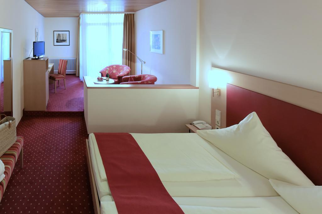 Hotel Hirschen Ґлоттерталь Екстер'єр фото